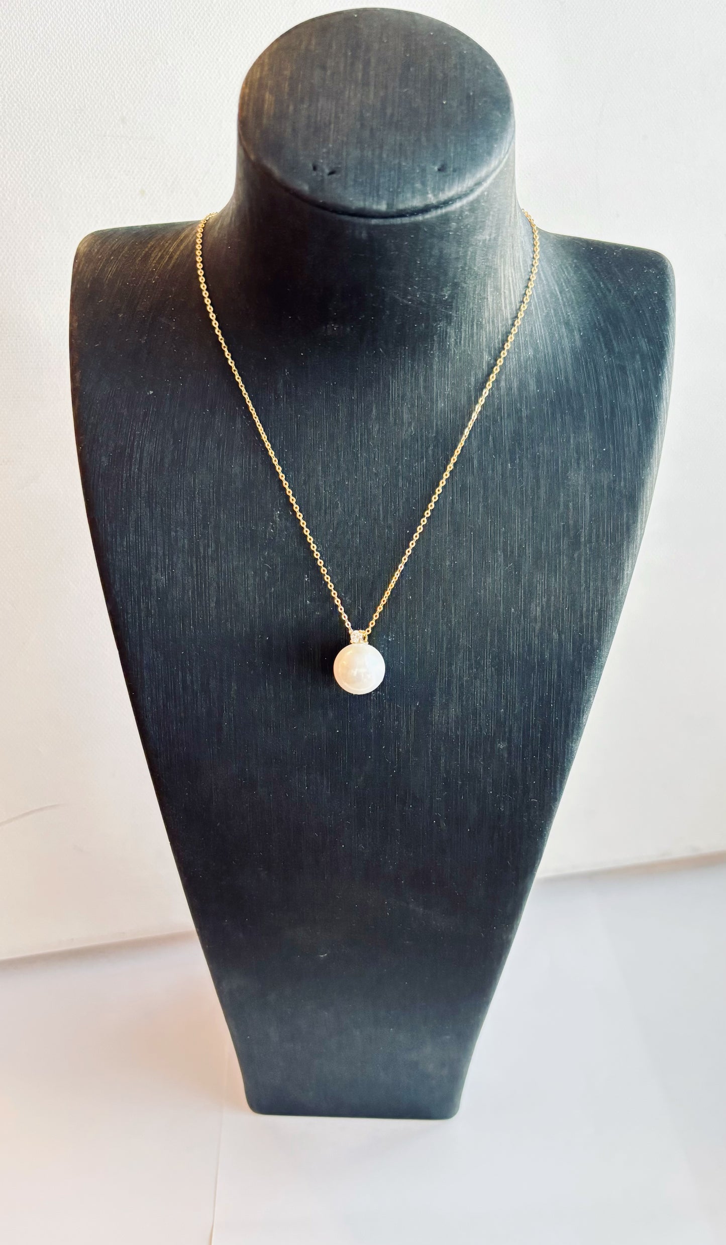 Genuine 18k gold with genuine freshwater pearl nacklace